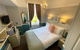 Bayliss Hall Guesthouse