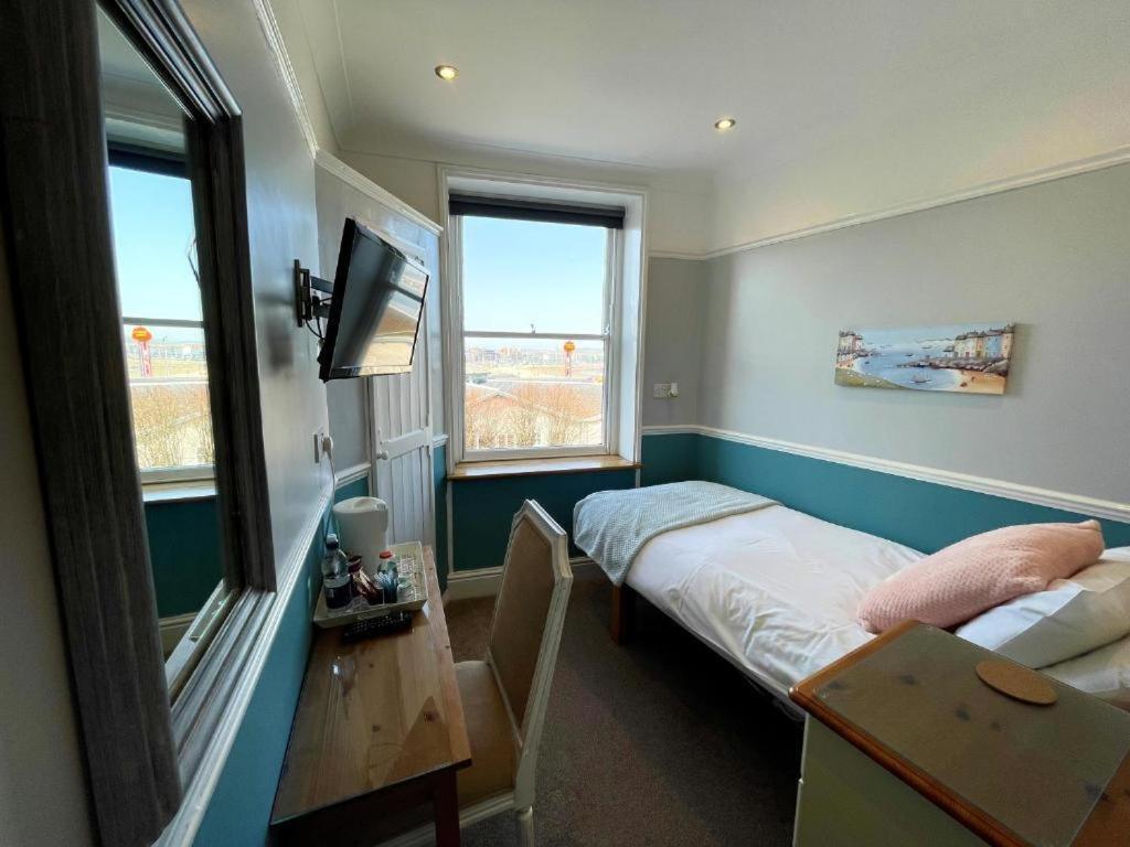 Bayliss Hall Guesthouse Weymouth Exterior photo